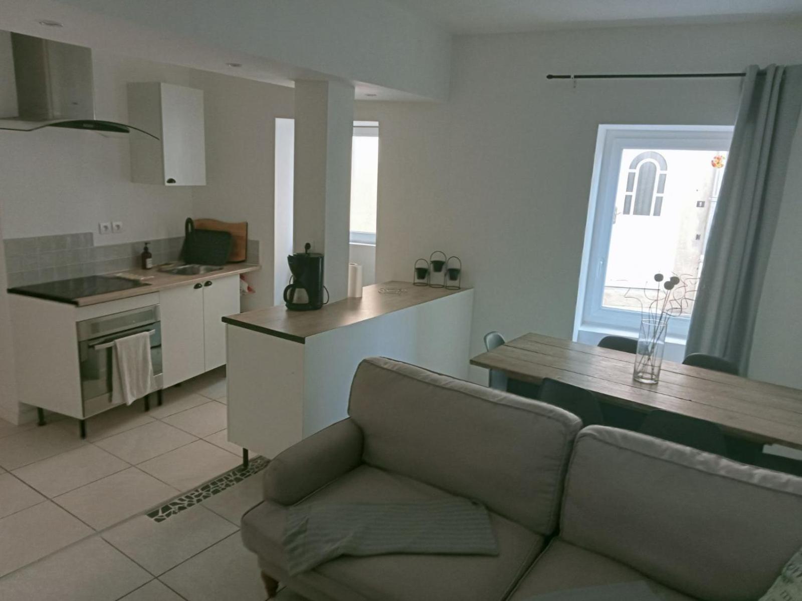Au Doux Clocher Pieusse Exterior photo