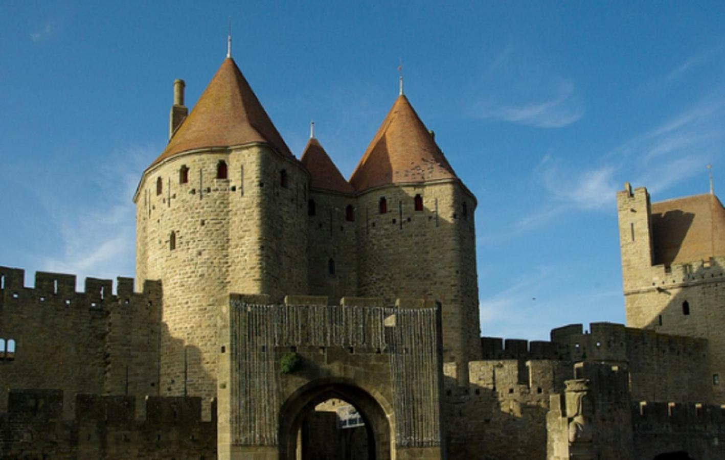 Au Doux Clocher Pieusse Exterior photo